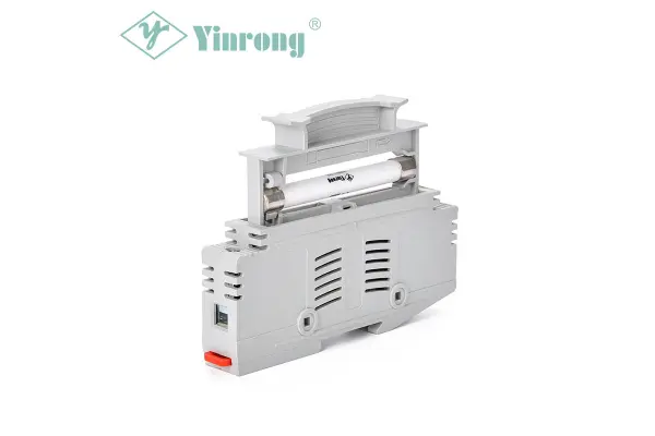 כיצד הגנת נתיך שמש מפחיתה את הסיכון במערכות PV במתח גבוה?
